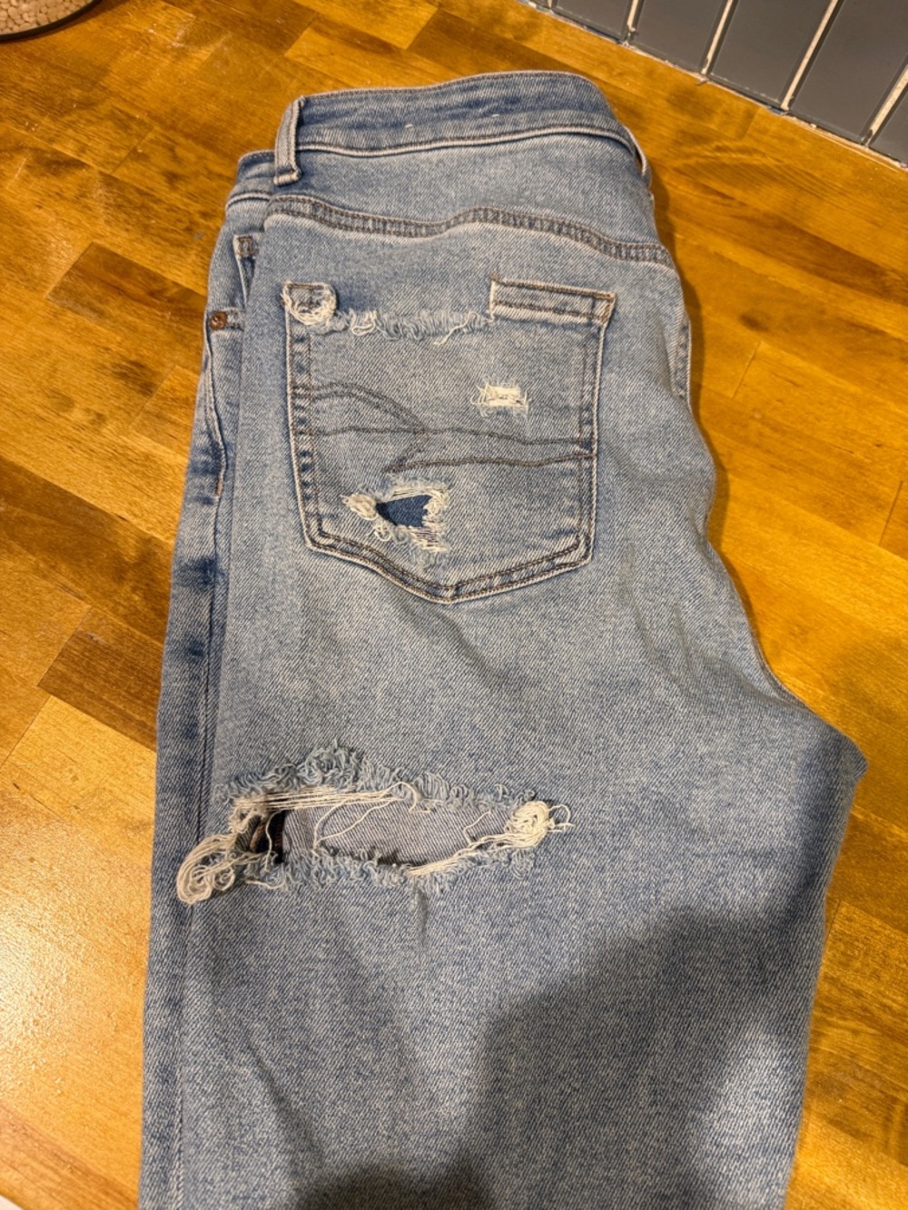 American Eagle Mom Jean with stretch regular size 10 ..Light Blue Distressed - Picture 5 of 6